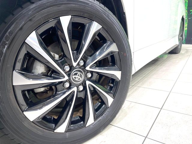 Toyota Noah 12