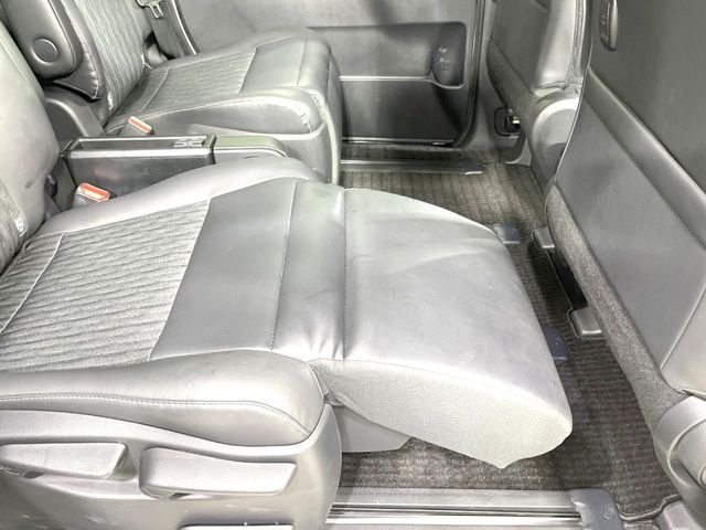 Toyota Noah 9
