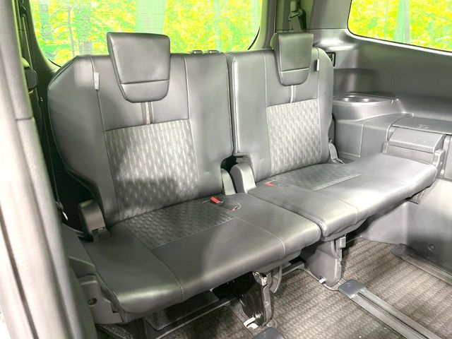 Toyota Noah 10