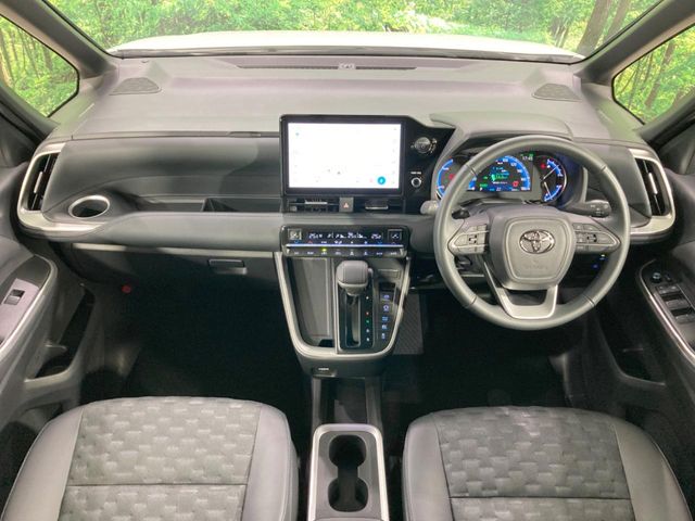 Toyota Voxy 2