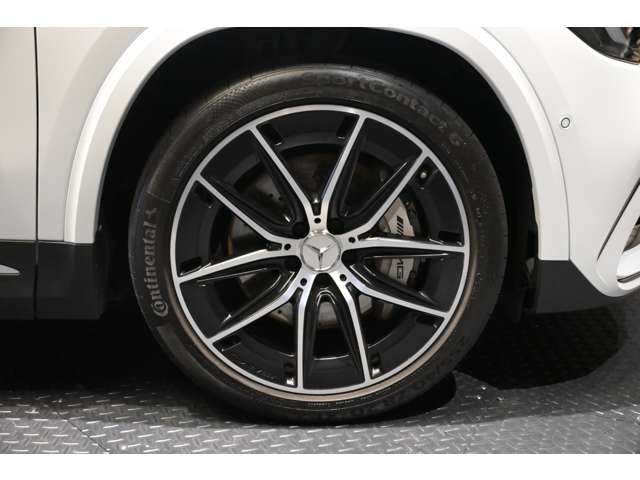 Mercedes-Benz GLA-Class 11