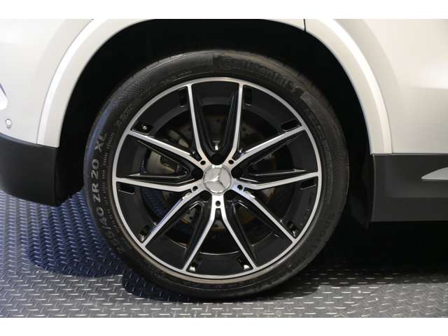 Mercedes-Benz GLA-Class 12