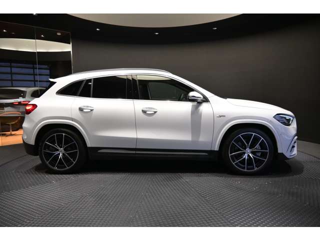 Mercedes-Benz GLA-Class 4