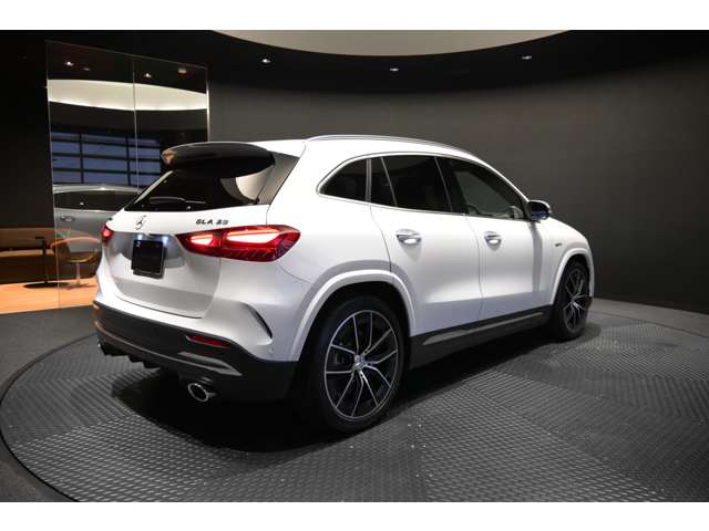 Mercedes-Benz GLA-Class 5