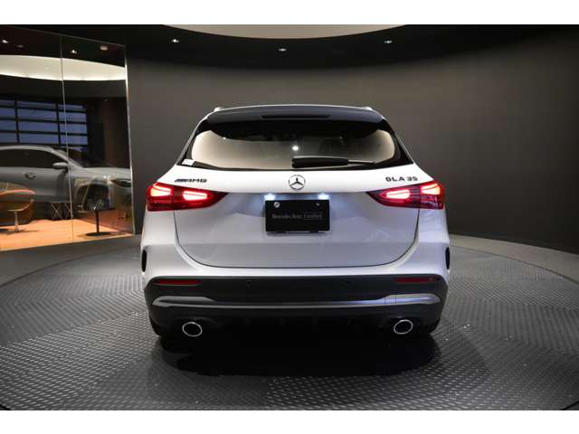 Mercedes-Benz GLA-Class 6