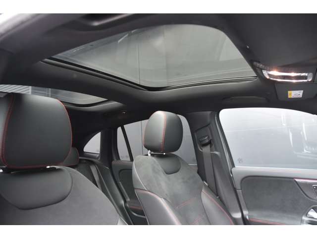 Mercedes-Benz GLA-Class 11