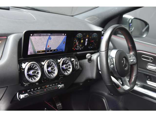 Mercedes-Benz GLA-Class 12