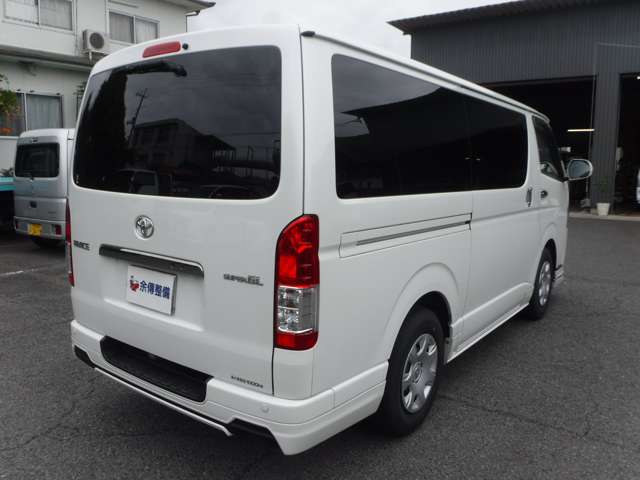 Toyota Hiace Van 4