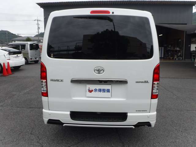 Toyota Hiace Van 5