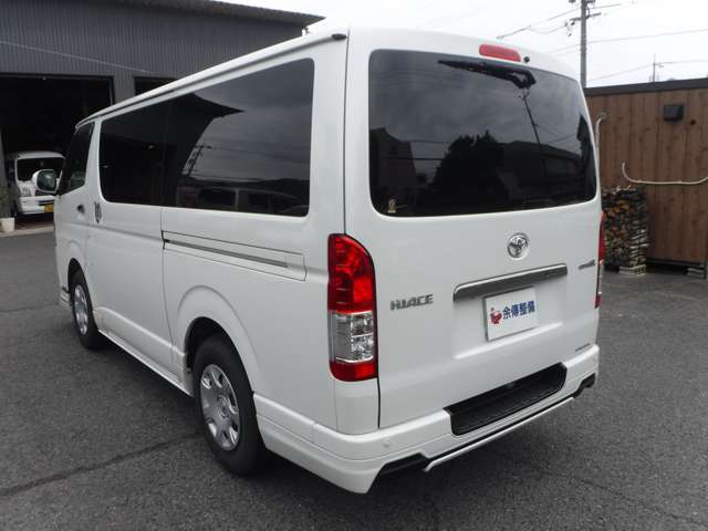 Toyota Hiace Van 6