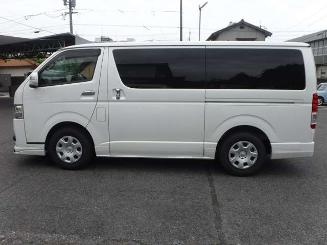 Toyota Hiace Van 7