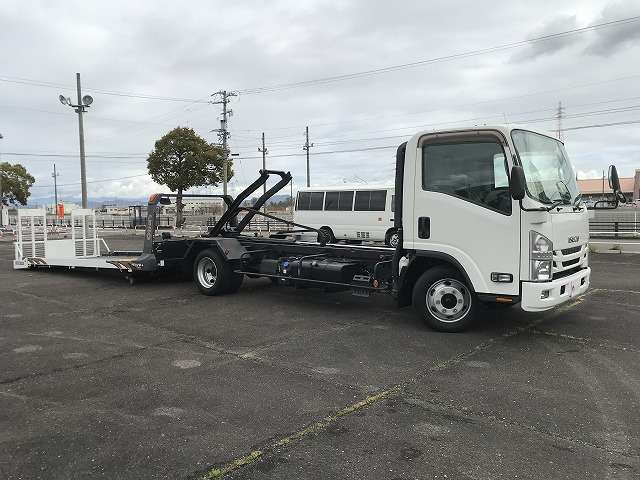 Isuzu Elf 3