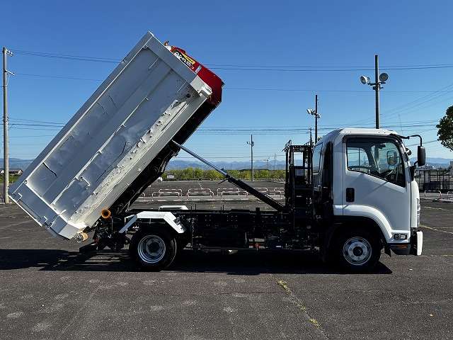 Isuzu Forward 11