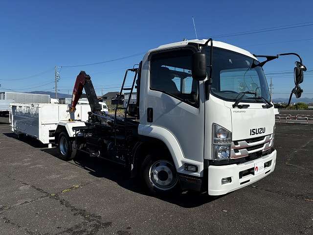 Isuzu Forward 2