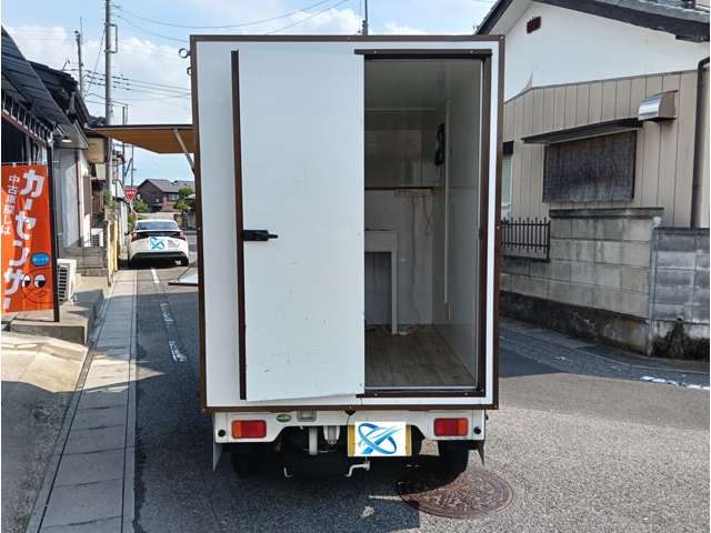 Nissan NT100 Clipper 7