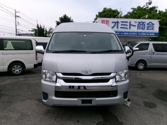 Toyota Hiace 4
