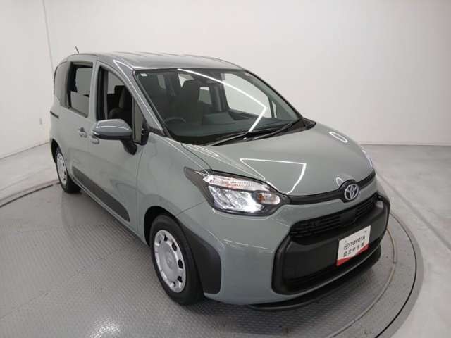 Toyota Sienta 3