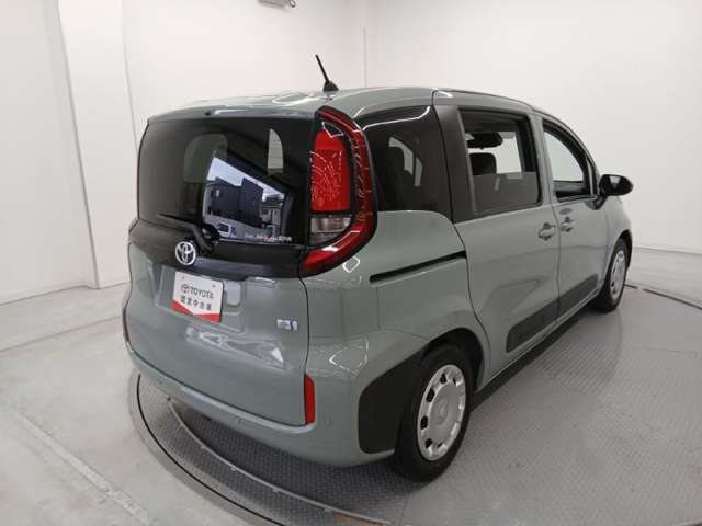 Toyota Sienta 5