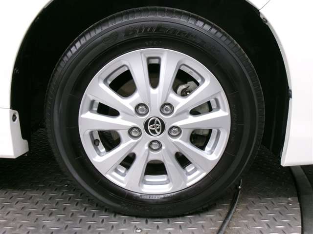 Toyota Voxy 8