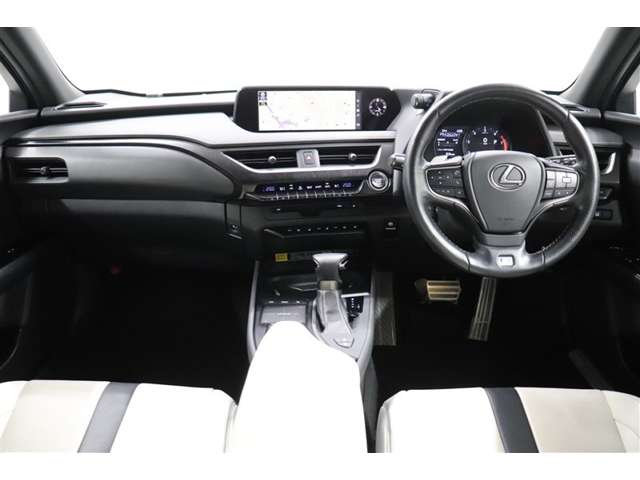 Lexus UX 8