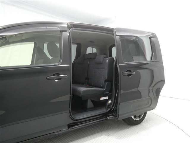 Toyota Sienta 3
