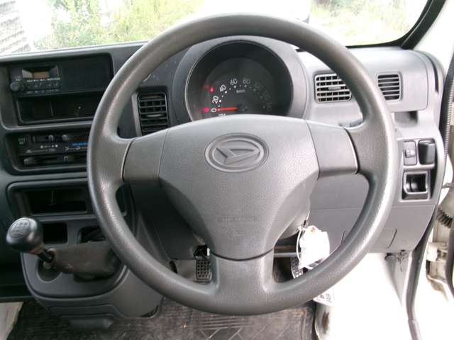 Daihatsu Hijet Cargo 10