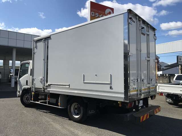 Isuzu Elf 4