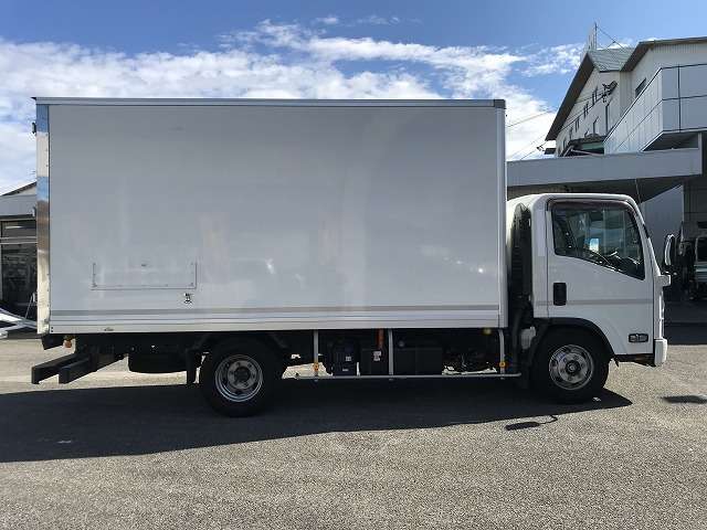 Isuzu Elf 8