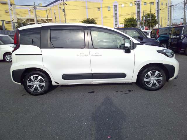 Toyota Sienta 10