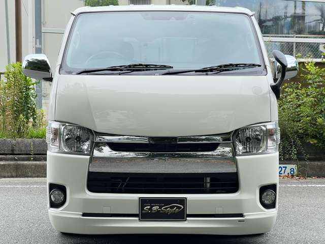 Toyota Hiace Van 11