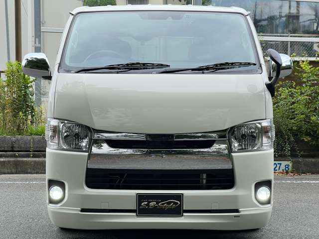Toyota Hiace Van 12