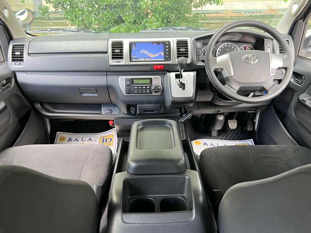 Toyota Hiace Van 4