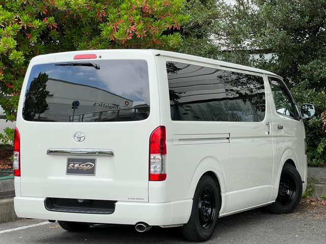 Toyota Hiace Van 7