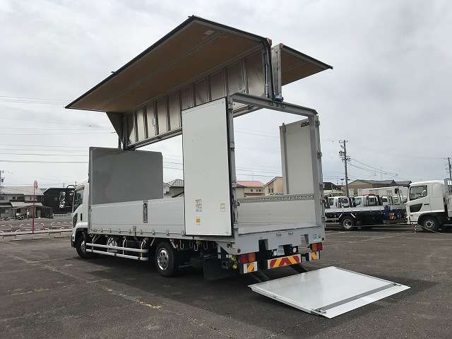 Isuzu Forward 9