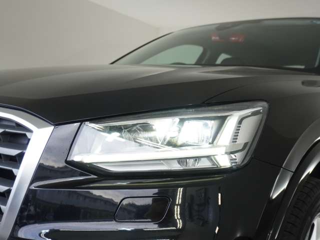 Audi Q2 8