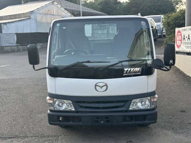 Mazda Titan Dash 3