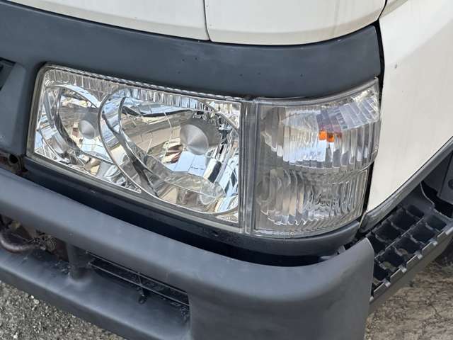 Mazda Titan Dash 6