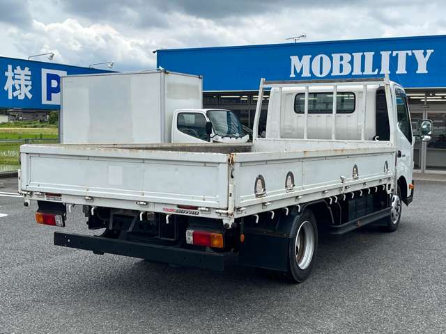 Hino Dutro 9
