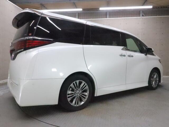 Toyota Alphard 3