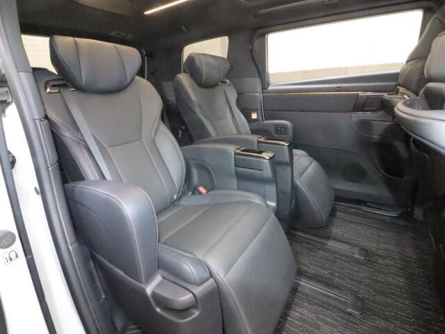 Toyota Alphard 9