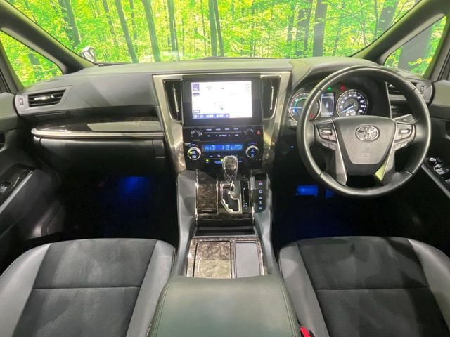 Toyota Alphard 2