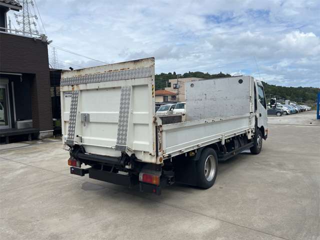 Hino Dutro 7