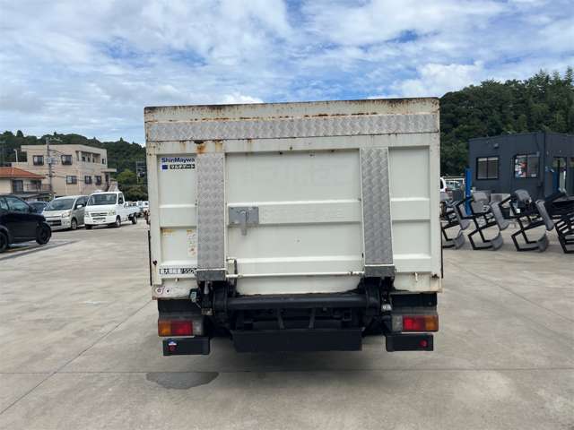 Hino Dutro 8