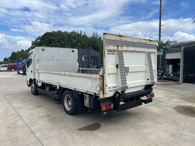Hino Dutro 9