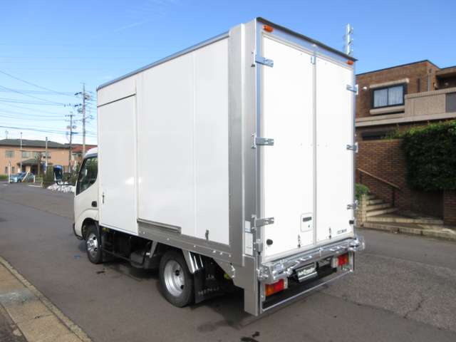 Hino Dutro 12