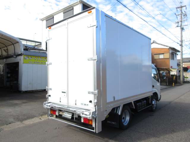 Hino Dutro 6
