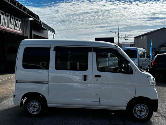 Daihatsu Hijet Cargo 2