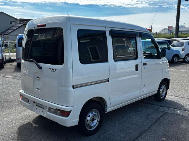 Daihatsu Hijet Cargo 3
