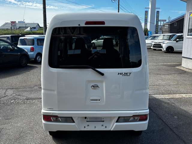 Daihatsu Hijet Cargo 4