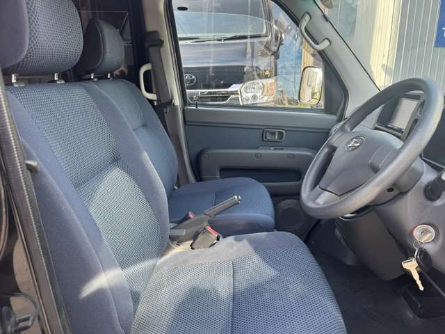 Daihatsu Hijet Cargo 11